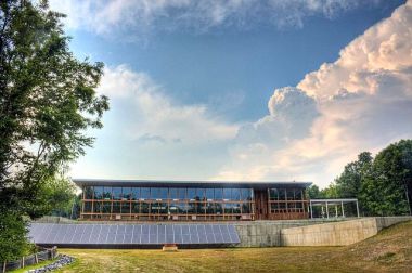 Omega Center for Sustainable Living at Rhinebeck, New York. Photo by Andy Milford from Dahlonega, GA. From Wikimedia Commons. 