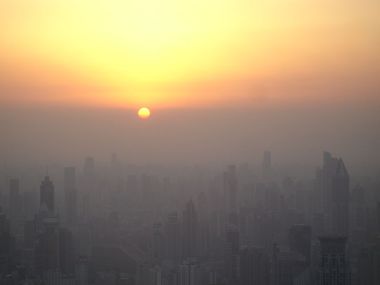 Shanghai smog as the afternoon sun has reached the smog line. Photo by Suicup, Wikimedia Commons.