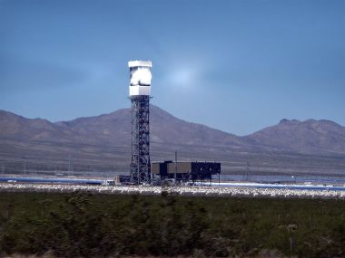 Tower at Ivanpah. Photo by Craig Dietrich. Wikimedia Commons.