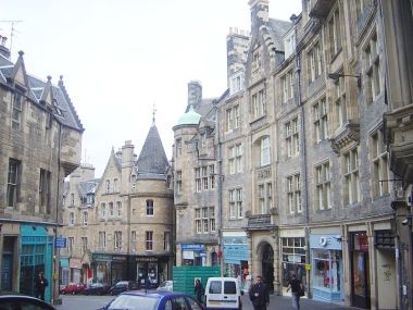  Cockburn Street in Edinburgh. Photo by David Monniaux. Wikimedia Commons. 