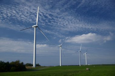 Four of the wind turbines on the Somerset Wind Farm, in Somerset, Pennsylvania. Photo by Jeff Kubina from Columbia, Maryland. Wikimedia Commons.