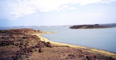 View of Lake Turkana, Kenya. Photo by Doron. GNU Free Documentation License. Wikimedia Commons.