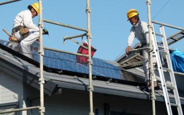 Solar panel installation in Yokohama, Japan. Author: CoCreatr. License: Creative Commons, Attribution-ShareAlike 2.0 Generic