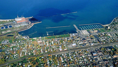 The NRG Power Plant, upper left, in Dunkirk. Photo by Ken Winters, US Army Corps of Engineers. Public Domain. 