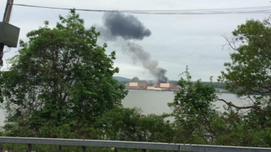 Black smoke billows from the Indian Point nuclear power plant on May 9, 2015. (Credit: @RocklandFires/Twitter)