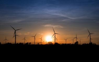 Onshore wind farm. Featured Image: TuTheLens / Shutterstock.com