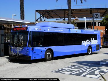 Big Blue Bus. Photo by George Lumbreras. Creative Commons Attribution-Share Alike 2.0 Generic license. Wikimedia Commons.