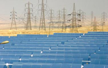 Kuraymat solar-natural gas power plant in Egypt. Author: Kuraymat. License: Creative Commons.
