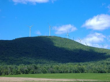 The Mars Hill Wind Farm atop Mars Hill (Maine) has 28 GE Energy 1.5 MW wind turbines. Photo by Michael Surran. CC BY-SA 2.0.