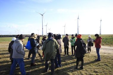 A visit by Greenpeace at Feldheim in 2011. Uploaded by Energiequelle. CC BY 3.0