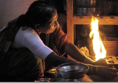 Switching from open fires to modern cooking stoves in India would vastly increase energy efficiency. (Yogendra Joshi via Flickr)