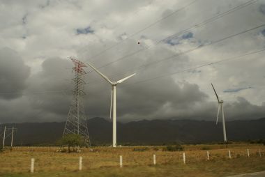 Mexican wind turbines. Photo by Laloixx. CC BY-SA 3.0. Wikimedia Commons 