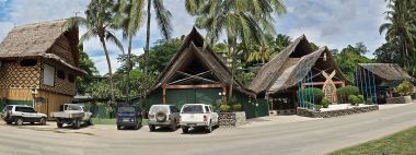 King Solomon Hotel in Honiara, capital of the Solomon Islands. Photo by Phenss. CC BY-SA 4.0. Wikimedia Commons. 