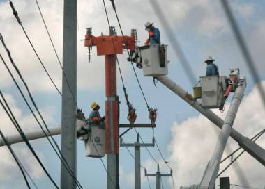 Florida Power and Light workers replaced wood poles with sturdier concrete poles after a record number of hurricanes hit South Florida between 2004 and 2005. J. Albert Diaz Miami Herald Staff