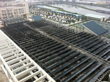 Solar panels at new Zhongshan TCM Hospital Image by 罗伯特 (some rights reserved) 