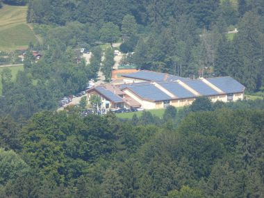 Oberstdorf solar PV installation. Photo by Molgreen. CC BY-SA 4.0. Wikimedia Commons.