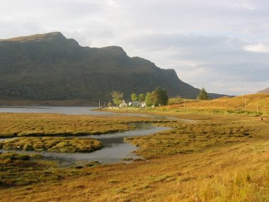 Head of Loch Long with Beinn Mheadhoin beyond. Photo by Richard Webb. CC BY-SA 2.0. Wikimedia