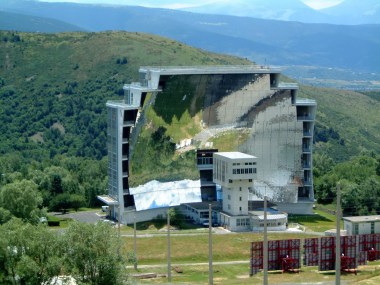 Solar power is not widely used in France. Collector dish of a solar oven at Font Romeu, France. Image: Shutterstock 