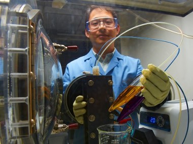 PNNL researcher Xiaoliang Wei prepares a small demonstration organic flow battery. (Source: PNNL)
