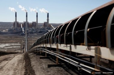 A coal train on its way to a power plant in Wyoming. Credit: Reuters