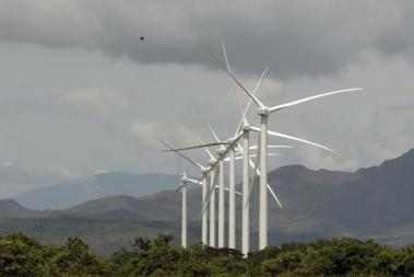 Wind turbines are pictured at a wind farm in Penonome, Panama, Nov. 10, 2015. Photo: Carlos Jasso / Reuters
