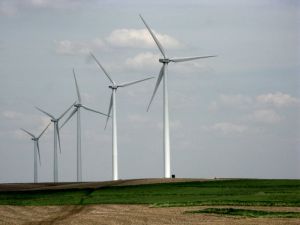 Wind power in Iowa, where it's big, getting bigger, and everyone loves it. Photo: Andrew Huff via Flickr (CC BY-NC). 