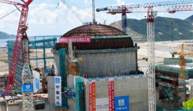 The dome of a containment structure is hoisted into position at the Taishan Unit 2 nuclear power plant. Photos: Corbis