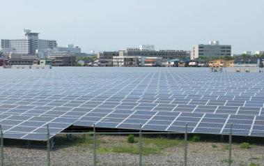 Solar farm in Japan. Author: Haruhiko Okumura. License: Creative Commons, Attribution 2.0 Generic.