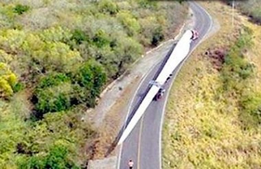 Long load: wind turbine blade en route to new Tamaulipas wind farm. El Sol de Tampico