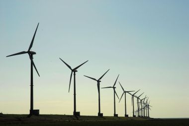 Kansas City Power and Light will tap into regional wind sources. Image from thinkstock.com. 