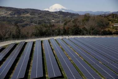 Solar panels near Nakai town, Kanagawa prefecture, Japan, March 1, 2016. Reuters / Issei Kato