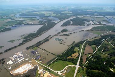 The Fort Calhoun plant flooded in 2011. Army Corps of Engineers photo. Public domain. Wikimedia Commons.