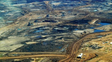 Canadian tar sands. Flickr / howlcollective.