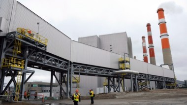 Saskatchewan's power utility says its carbon capture and storage project at Boundary Dam is the world's first commercial-scale operation of its kind. (Michael Bell/Canadian Press)