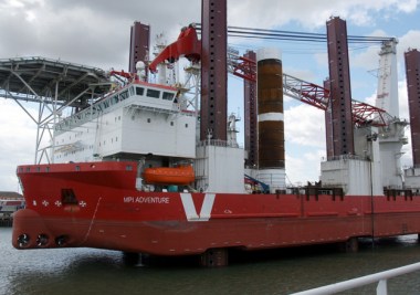 MPI Adventure is installing the turbines at Sandbank. (Stefan Jürgensen)