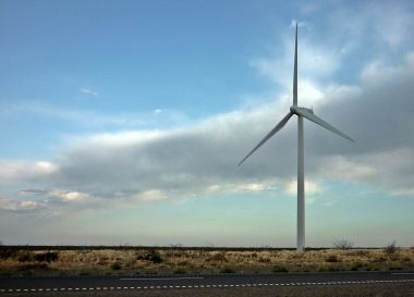 Wind turbine at Loma Blanca wind farm in Argentina (Photo by Federico López, CC BY SA, Wikimedia Commons)