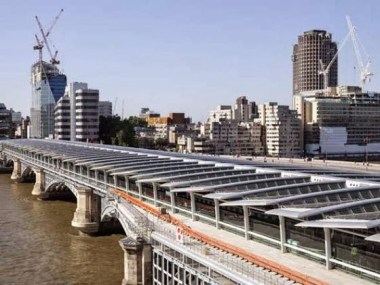 Solar PV system on London's Blackfriars Bridge