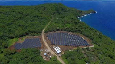 Ta'u solar field (Image: Tesla / Solar City)
