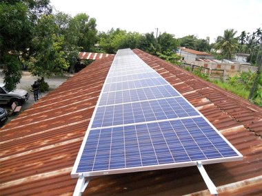 Solar array at a primary school (Photo: Van Nam)