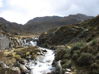Avon Idwal, Bethesda, Gwynedd, Wales  (Photo by Eric Jones, CC BY SA, Wikimedia Commons)