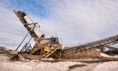 Unloading wood chips from a truck (Gabor Degre / BDN)