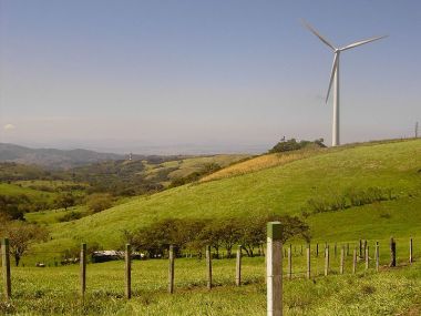 Enel wind turbine in Costa Rica (Richie Diesterheft, Wikimedia Commons)