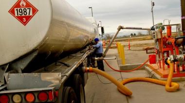 Pumping ethanol into a truck (Anne Cusack / Los Angeles Times)